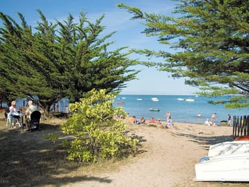Direct access to the beach