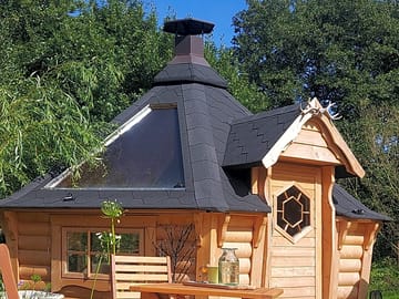 Private barbecue lodge