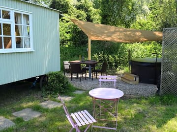 The shepherd's hut private garden