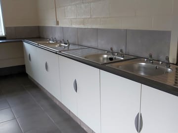 Laundry and washing up area