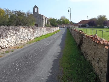 Courant road leading up to the premises