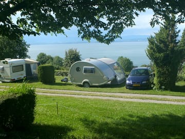 Spacious pitches overlooking the lake