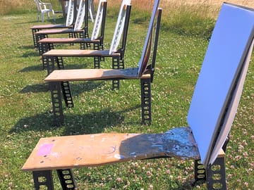 Art sessions are among the activities offered on site