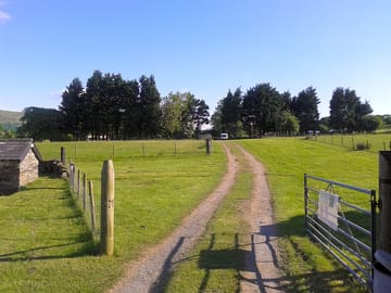 Inner entrance to the camping field ...