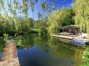 Gorgeous spot right on the lake
