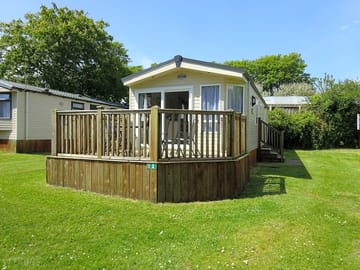Caravan 2 - premium plus with outside decking