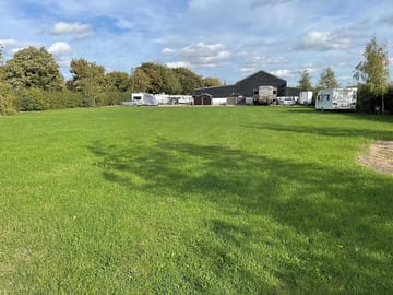 Tourer field with electric hook-ups
