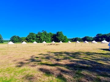 Widely spaced accommodation