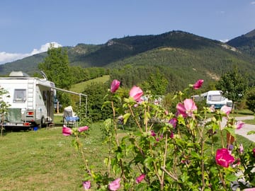 Pitch for caravan, motorhome or tent with electricity and stunning views over the mountain