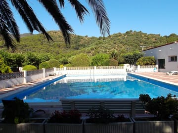 Outdoor swimming pool