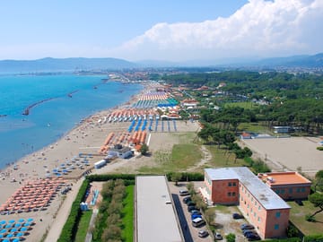 Beach 100 metres away