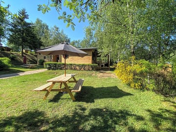 Picnic table