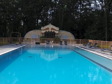 Stunning walk/wheel in pool.