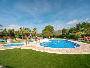 Pool complex