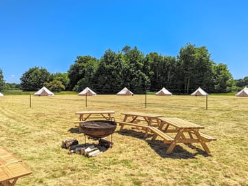 Firepit and picnic area
