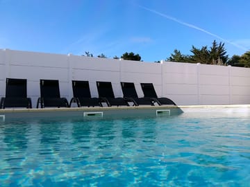 Quiet heated pool
