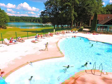 La piscine et le lac