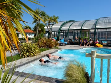 Pool with water jets