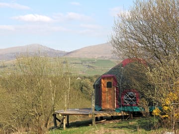 Beautiful yurt hideaway with views of mountain and sea