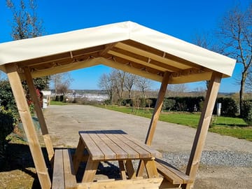 Picnic table