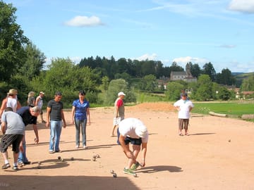Pétanque match in full flow