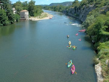 River nearby: discover it by boat