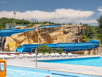 Aquatic parl with waterslide