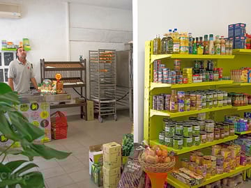 The shop is open between mid-april and mid-september