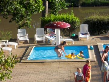 Paddling pool where kids can swim in safety