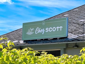 Chez scott bar and café