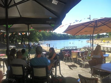The terrace next to the lake