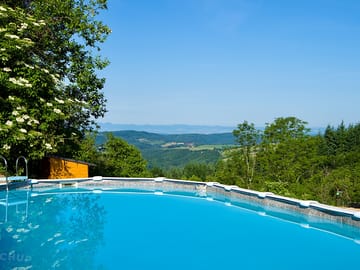 Pool with a view of the Puy de Dôme