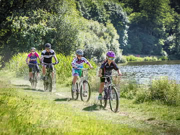 Go for a ride around lake jaunay