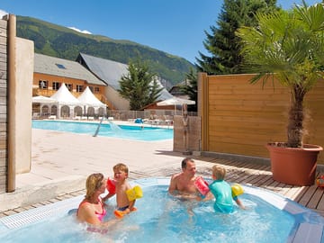 Relax in the whirlpool