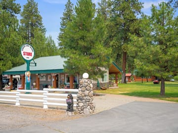 Store next to the park entrance