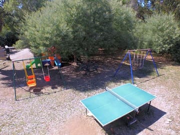 Table tennis table