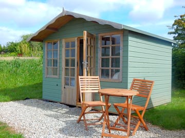 Cosy lodge for two
