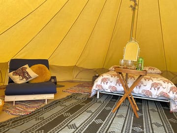 Cosy bell tent
