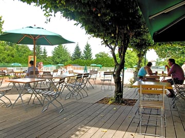 Bar and restaurant