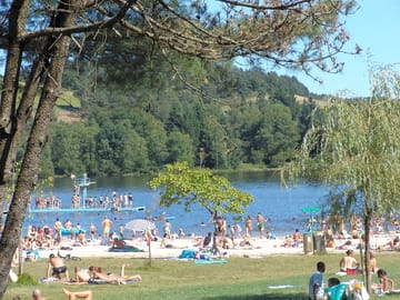 The beach area by the lake