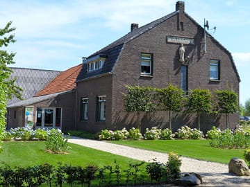 Entrance and reception