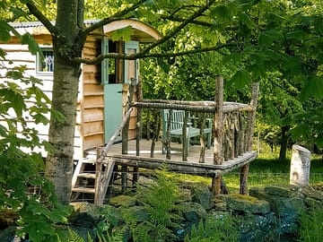 Hut and balcony area