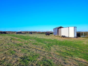 Wide, flat pitches