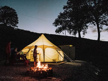 The tent by night