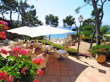 Terrace with sea views