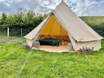 Cosy bell tent