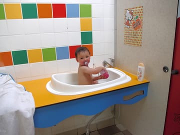Baby bathtub