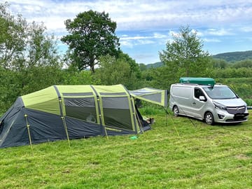 Lovely pitch right next to the river with a beautiful view.