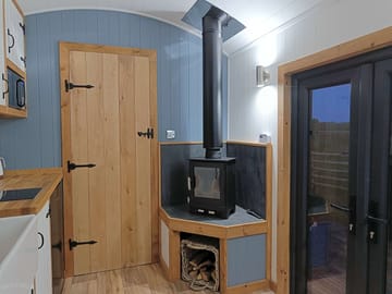 Stylish 4kw log burner