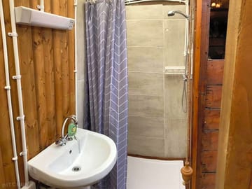 Hot water private shower cabin